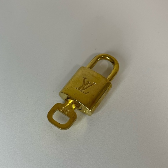 Louis Vuitton Handbags - Louis Vuitton Lock & Key 309
